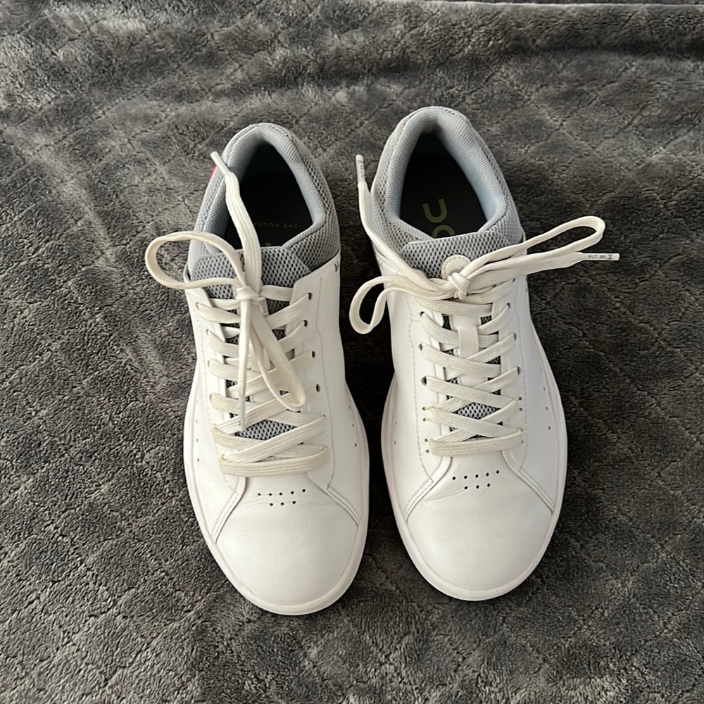 EUC The Rodger ON tennis shoes